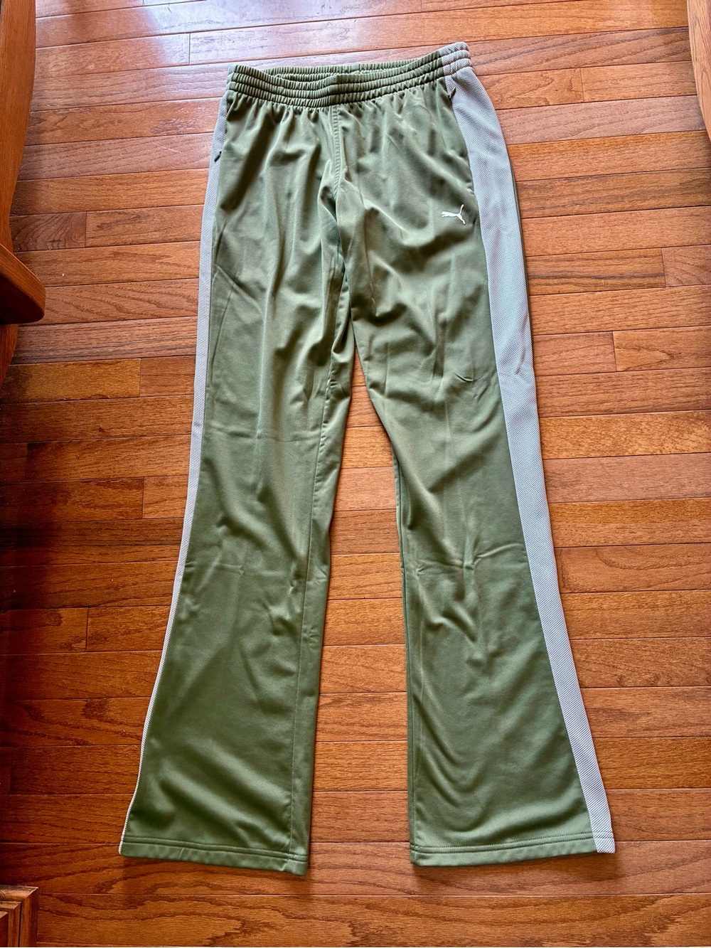 Puma Tall Women’s Sz. MED. Athletic Wear, Olive Green/Ivory